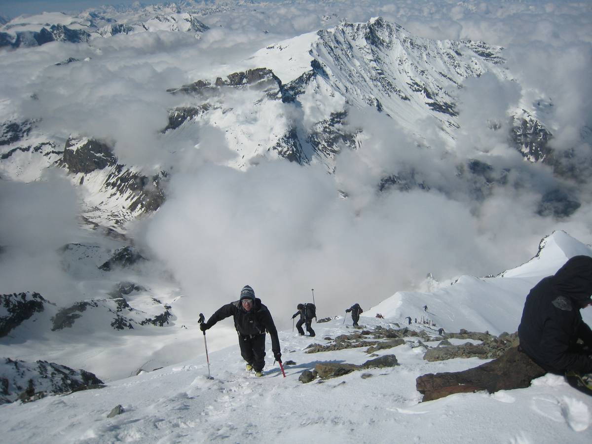 #4 Arrivée au sommet : le sommet de Bellecote sort juste de la brume Arrivée au sommet : le sommet de Bellecote sort juste de la brume