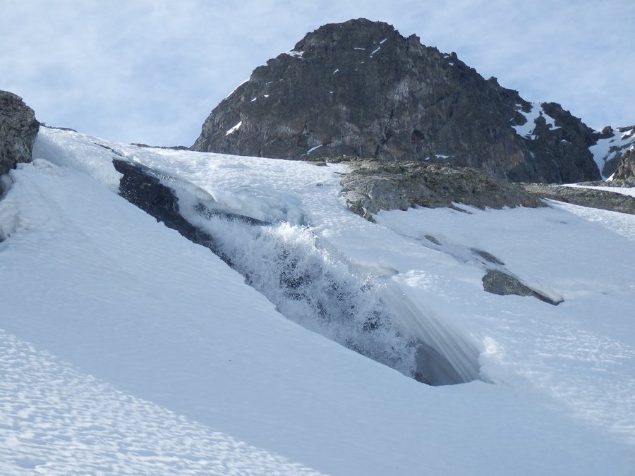 #4 Au dessus col de la Pra : Le printemps se fait son trou Au dessus col de la Pra : Le printemps se fait son trou