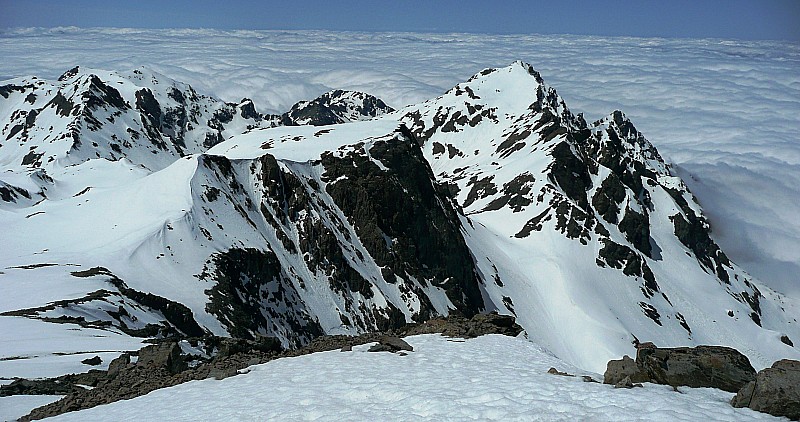 #12 Vue sur la Grande Lance : On doit voir nos traces de descente face E Vue sur la Grande Lance : On doit voir nos traces de descente face E