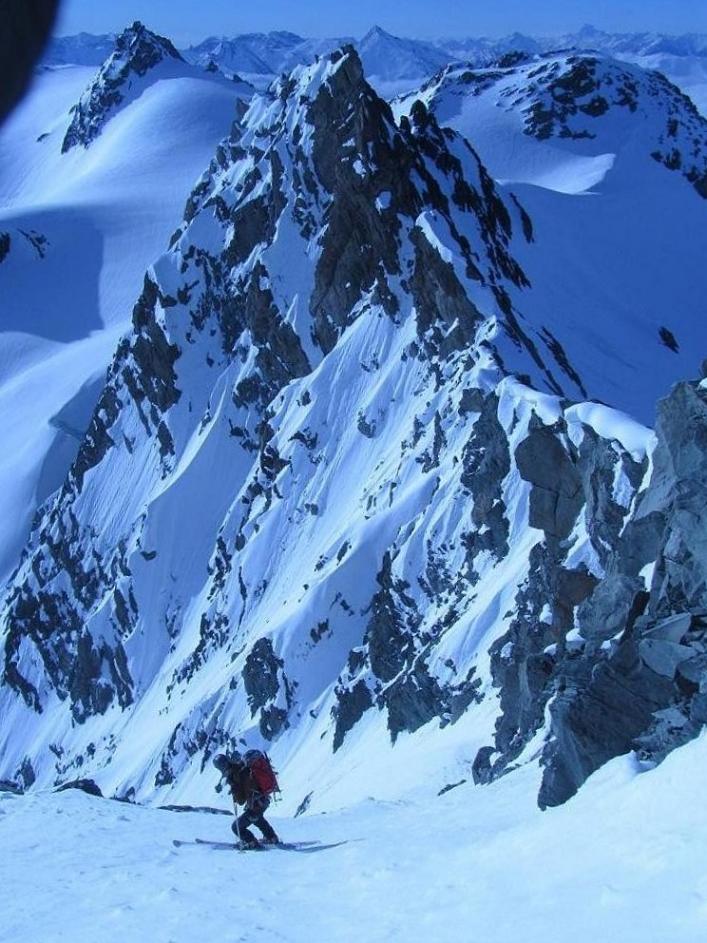 #6 Couloir E du Péclet : Neige dure, gros gaz, rocher, petit niveau, on arrête les conneries et on cramponne Couloir E du Péclet : Neige dure, gros gaz, rocher, petit niveau, on arrête les conneries et on cramponne
