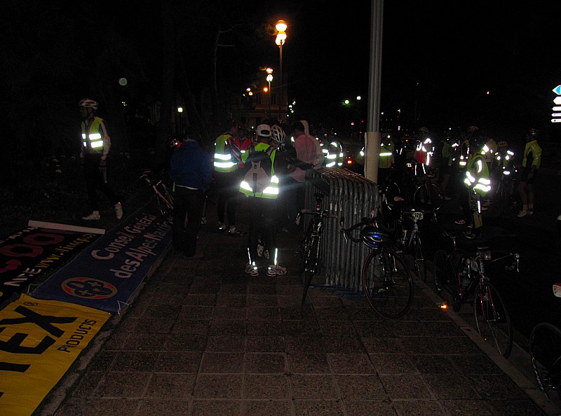#1 Rassemblement sur la prom Rassemblement sur la prom' : Rassemblement sur la prom' à 4H. Ceux qui se sont levé tôt croisent ceux qui vont se coucher tard