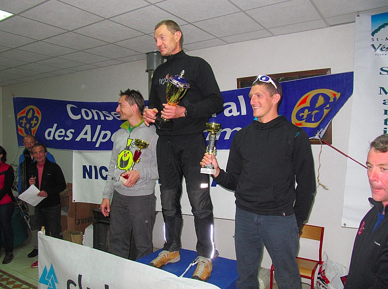 Podium homme : Podium homme. Mais quel est le T-shirt d'Olivier?