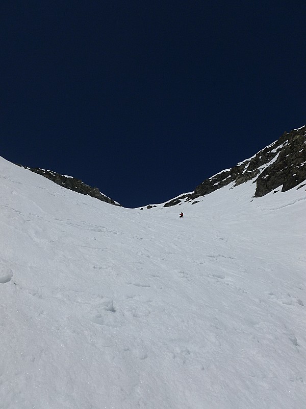 #4 Couloir Est : Vanina dans la moquette parfaite du couloir Est Couloir Est : Vanina dans la moquette parfaite du couloir Est