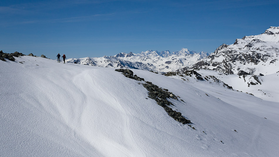 #2 Au-dessus du Col de Chavière : les Ecrins en arrière plan Au-dessus du Col de Chavière : les Ecrins en arrière plan