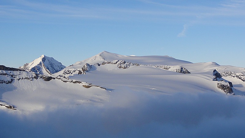 #2 dome de la vanoise : une équipe les traversais ce jour dome de la vanoise : une équipe les traversais ce jour