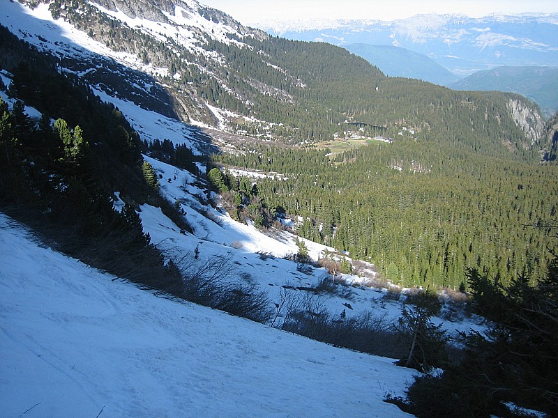 #4 Vers le Poursollet : Encore de la neige au pied de ce versant Nord sous 2000m Vers le Poursollet : Encore de la neige au pied de ce versant Nord sous 2000m