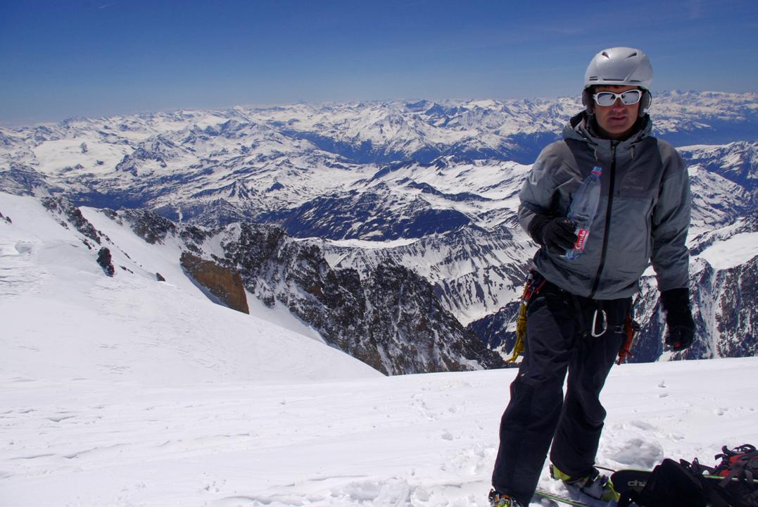 #2 Clément on the TOP : Une jolie eau minérale vosgienne pour hydrater Clément au top des Alpes occidentales. Les bulles çà vous donne des ailes: départ à skis sur la crête pour l Clément on the TOP : Une jolie eau minérale vosgienne pour hydrater Clément au top des Alpes occidentales. Les bulles çà vous donne des ailes: départ à skis sur la crête pour l'initiateur de notre course.