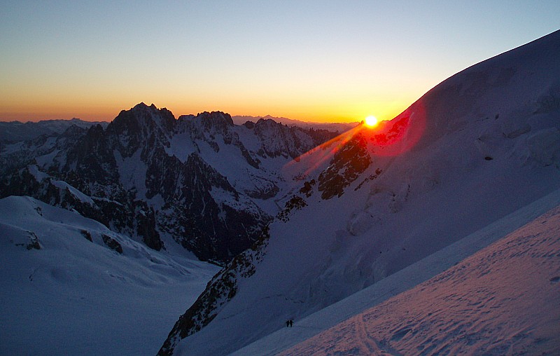 #22 Tacul : Le jour ce lève et des paysages magnifiques s Tacul : Le jour ce lève et des paysages magnifiques s'offrent à nous.