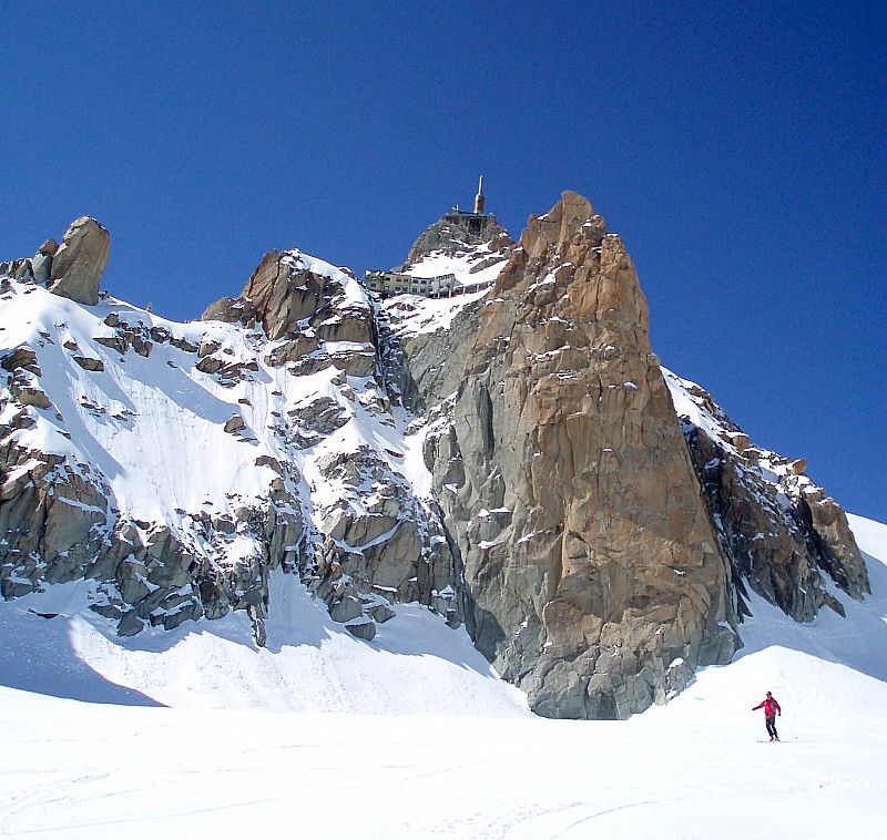 #5 Ca part de là... : petite descente dimanche PM dans la vallée blanche pour essayer le matos de Nicolas (merci à lui) Ca part de là... : petite descente dimanche PM dans la vallée blanche pour essayer le matos de Nicolas (merci à lui)