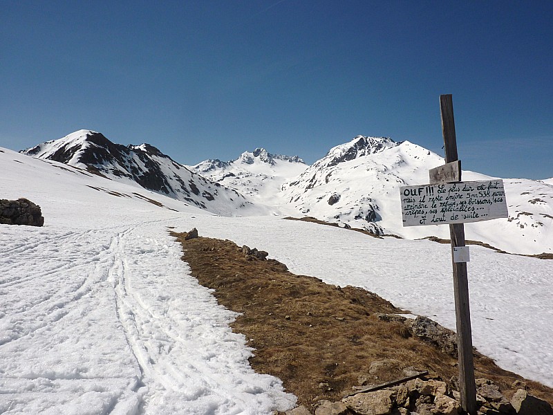 #1 inoxidable le panneau! : le gardien n inoxidable le panneau! : le gardien n'est pas encore monté au refuge de l'Etendard mais une moitié fait office de refuge d'hiver avec eau et gaz.