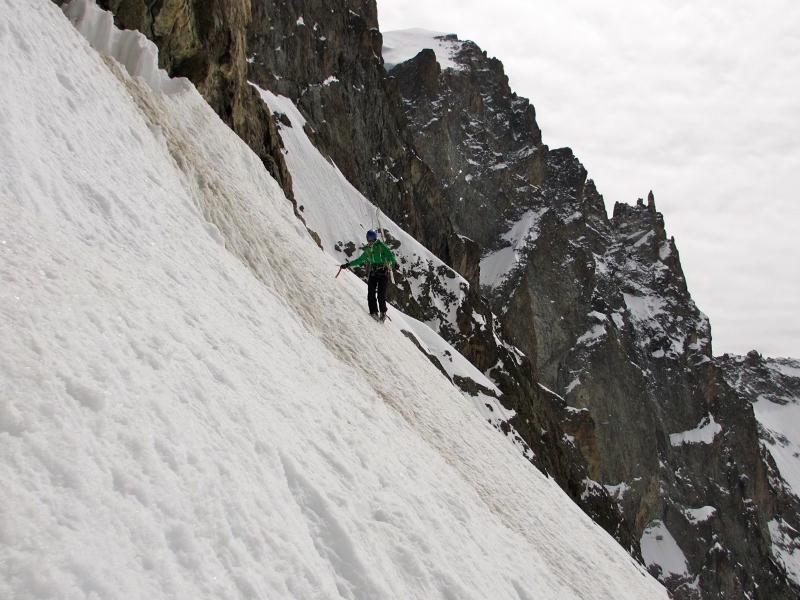 #6 Pente sous le col. : Ski sur le sac. Pente sous le col. : Ski sur le sac.
