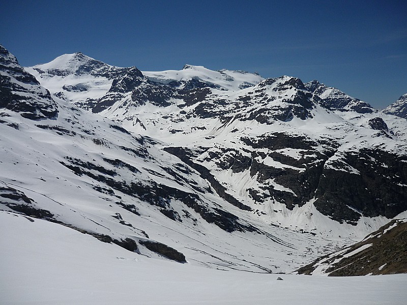 #13 il reste encore tout ça! : Le mont Seti en main gauche est impressionnant! ca doit pas se skier souvent ce sommet! il reste encore tout ça! : Le mont Seti en main gauche est impressionnant! ca doit pas se skier souvent ce sommet!