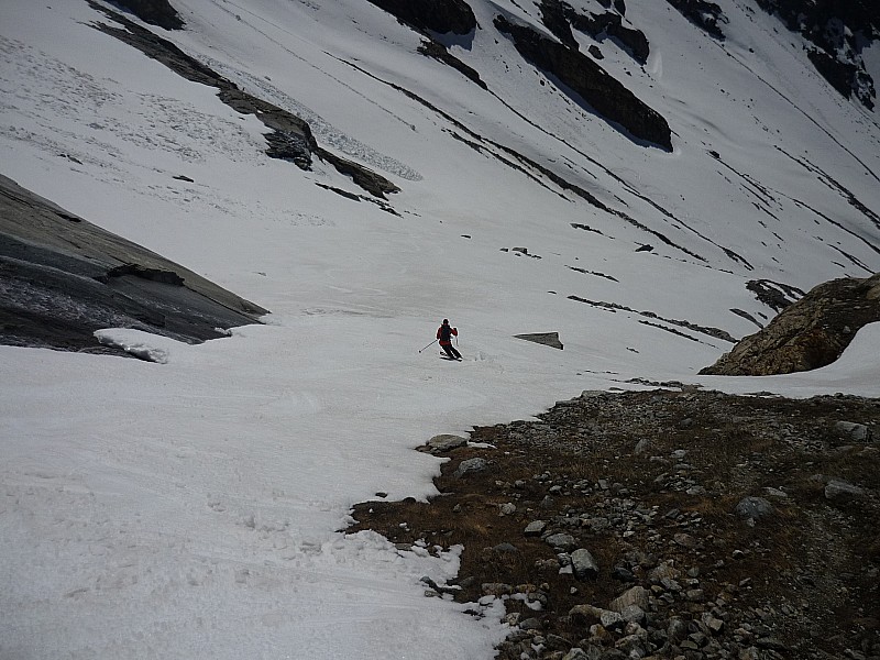 #14 passage à droite de la cascade : ca passe encore mais plus pour longtemps. il faudra préférer descente rive gauche où la neige se conservera plus longtemps! passage à droite de la cascade : ca passe encore mais plus pour longtemps. il faudra préférer descente rive gauche où la neige se conservera plus longtemps!