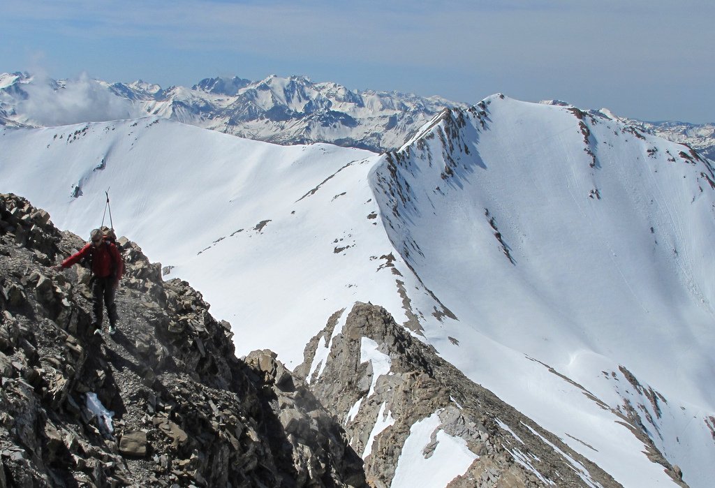 #9 Arête Sud du Gd Bérard : Derrière, le versant NW de la Chalanche, descendu sur un neige très dure mais agréable à skier Arête Sud du Gd Bérard : Derrière, le versant NW de la Chalanche, descendu sur un neige très dure mais agréable à skier