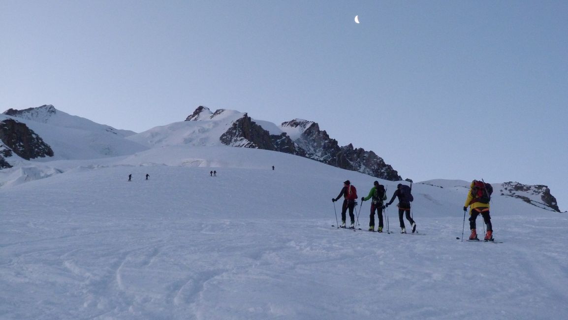 #15 A l A l'assaut du Mont Rose : Déjà 1h de montée en compagnie d'autres cordées