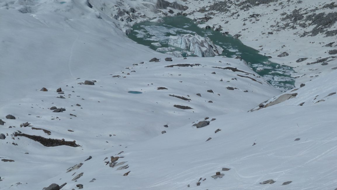 #46 Mini lac glaciaire : Du blanc, du blanc, du blanc ....et du bleu Mini lac glaciaire : Du blanc, du blanc, du blanc ....et du bleu