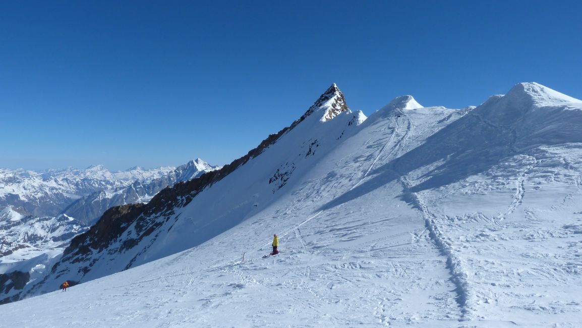 #23 Vue sur Nordend : Une belle arête finale très esthétique Vue sur Nordend : Une belle arête finale très esthétique