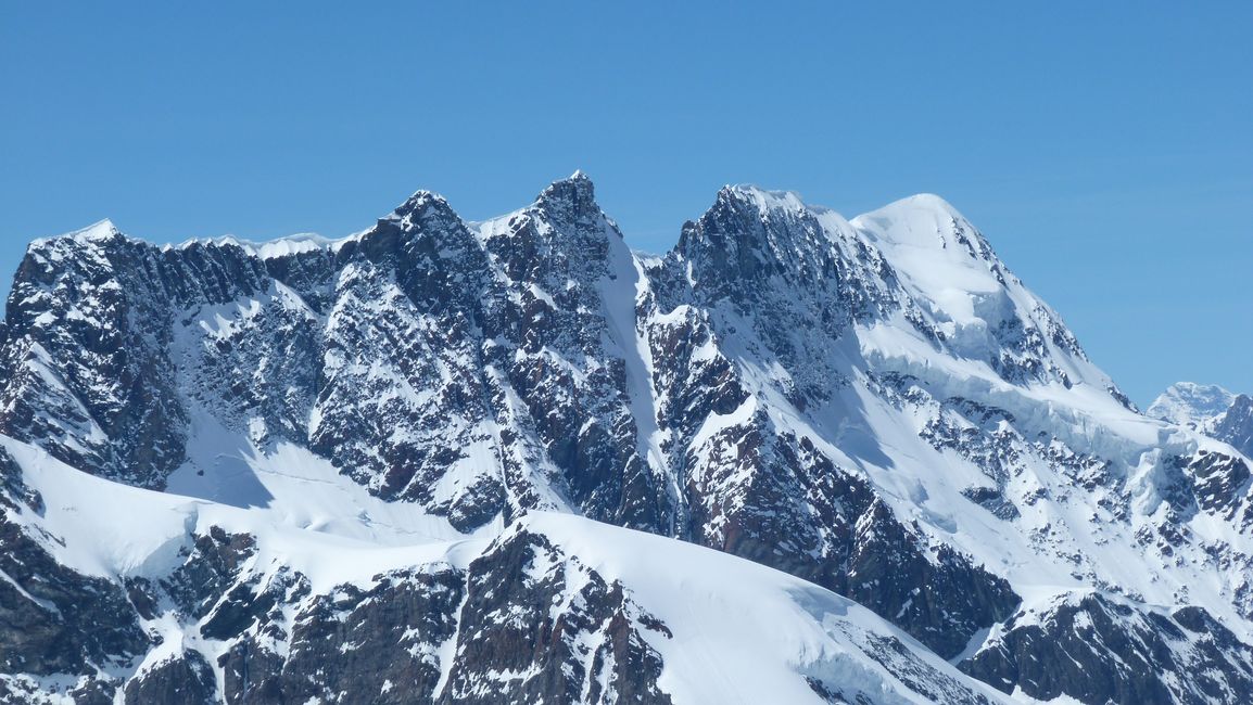 #39 4000 du Valais : De gauche à droite:Roccia Nera 4075m, Pointe Breithorn 4106m, Breithorn est 4139m, Central 4159m et le point culminant ouest à 4164m 4000 du Valais : De gauche à droite:Roccia Nera 4075m, Pointe Breithorn 4106m, Breithorn est 4139m, Central 4159m et le point culminant ouest à 4164m