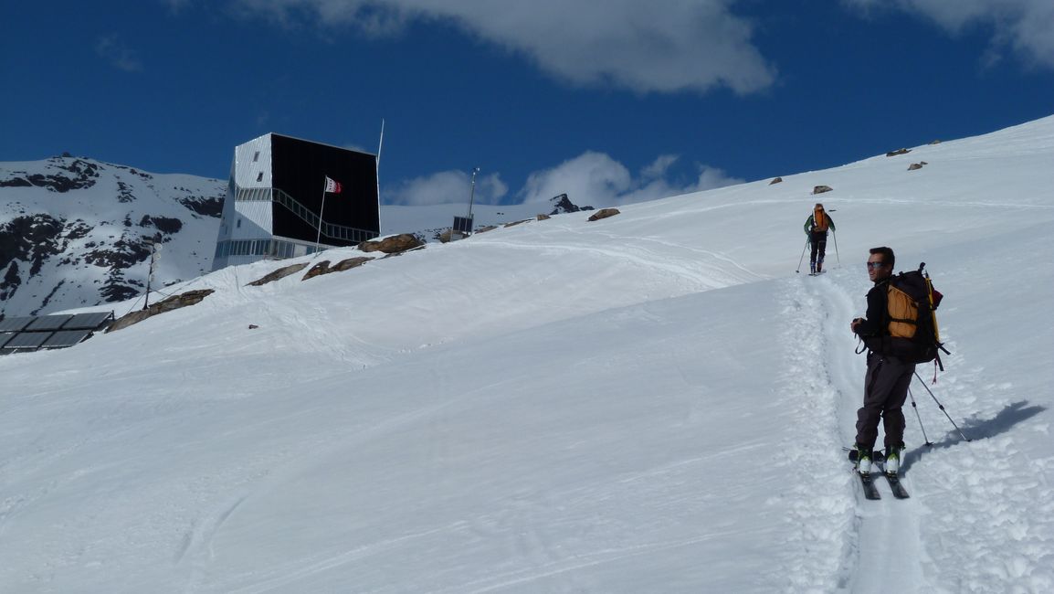 #11 Monte Rosa Hütte : Un refuge hi-tech à l Monte Rosa Hütte : Un refuge hi-tech à l'architecture très moderne