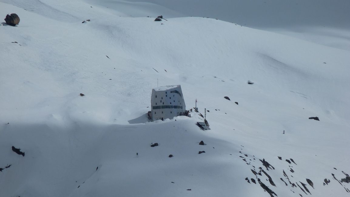 #6 Le refuge en vue : Un OVNI? Non, la Monte Rosa Hütte construite récemment Le refuge en vue : Un OVNI? Non, la Monte Rosa Hütte construite récemment