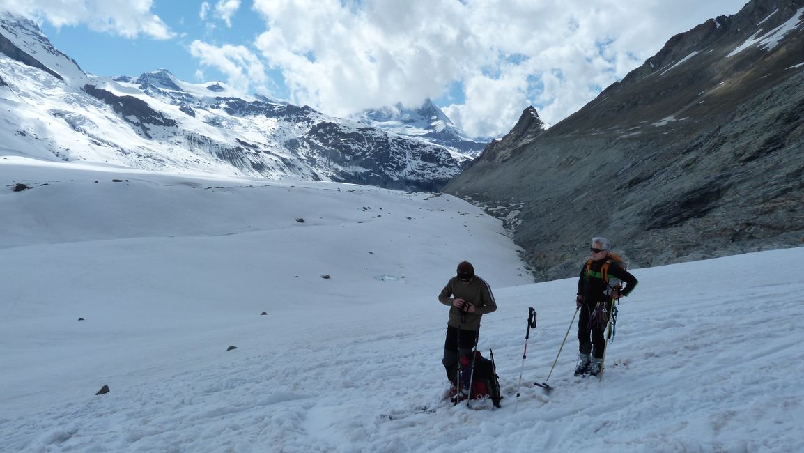 #8 Arrivée sur le glacier : Les crevasses sont bien bouchées Arrivée sur le glacier : Les crevasses sont bien bouchées