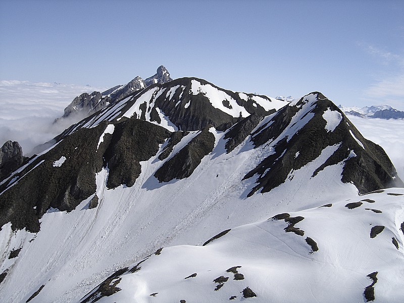 #10 Pointe percée : A travers le trou, la pointe percée... Pointe percée : A travers le trou, la pointe percée...