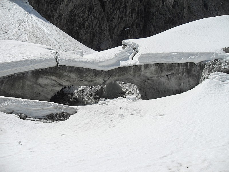#24 Djean11 : Pont de glace en bas du glacier noir. Djean11 : Pont de glace en bas du glacier noir.