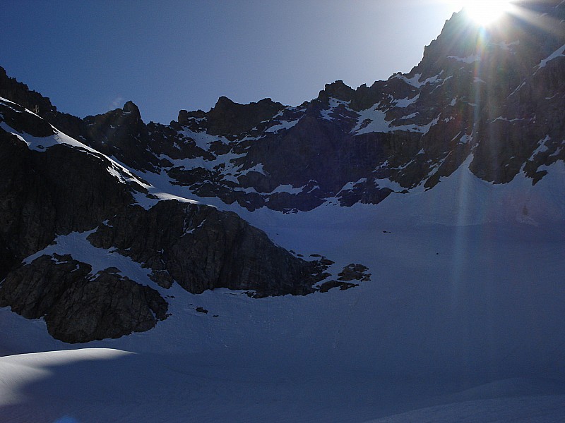 le glacier encore dans l'ombre : le soleil enfin!!