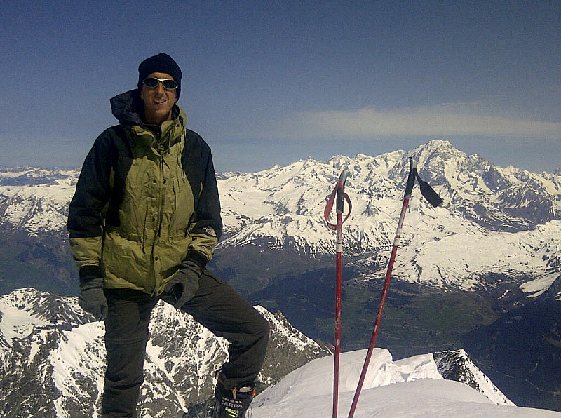 #3 Mont Pouri : Photo sommitale avec le Mont Blanc en arriere-plan Mont Pouri : Photo sommitale avec le Mont Blanc en arriere-plan