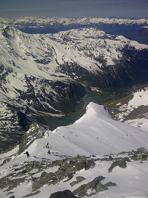 #4 Mont Pourri : Epaule sommitale avec de nombreux enthousiastes Mont Pourri : Epaule sommitale avec de nombreux enthousiastes