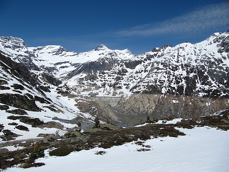 #8 Ruan et Tour Sallière. : Le chemin d Ruan et Tour Sallière. : Le chemin d'accès est encore bien enneigé. L'entrée du tunnel est cette fois ci dégagée.