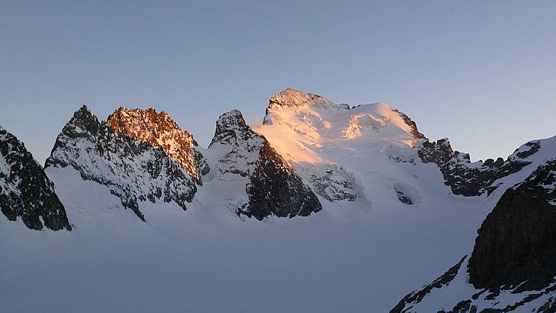 #5 Dôme des Ecrins : Le soir, vue du refuge ; pas mal, non ? Dôme des Ecrins : Le soir, vue du refuge ; pas mal, non ?