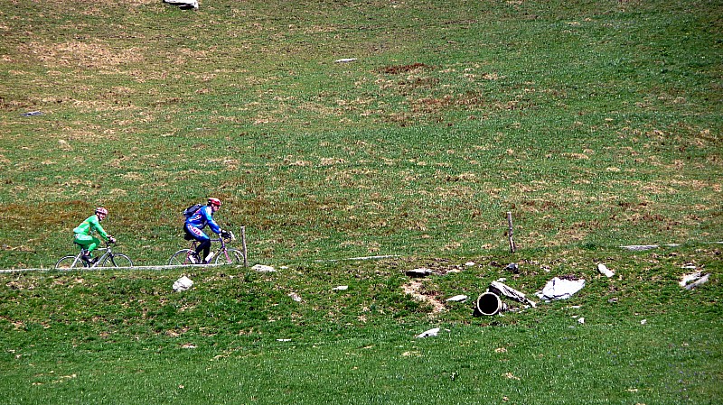 #11 Cyclistes : Et ils sont de plus en plus nombreux, comme nous aujourd Cyclistes : Et ils sont de plus en plus nombreux, comme nous aujourd'hui d'ailleurs !