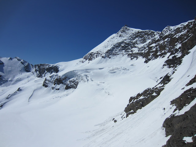 #6 Albaron : La suite des réjouissances avec le glacier des Evettes surplombé par l Albaron : La suite des réjouissances avec le glacier des Evettes surplombé par l'Albaron lui-même