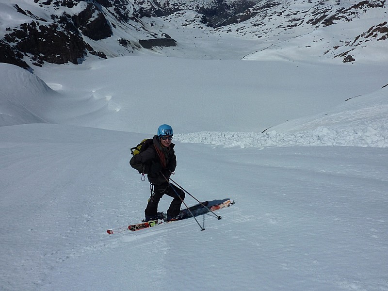 #10 Descente : On va descendre à gauche de la grosse avalanche. Ça commence à être moquette. Descente : On va descendre à gauche de la grosse avalanche. Ça commence à être moquette.