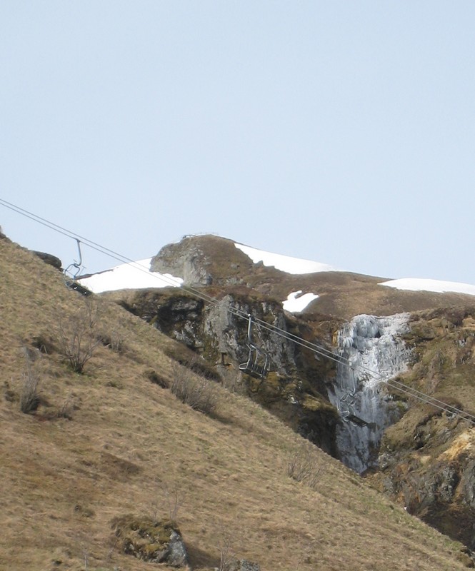 #1 Cascade de la Dore : en glace Cascade de la Dore : en glace