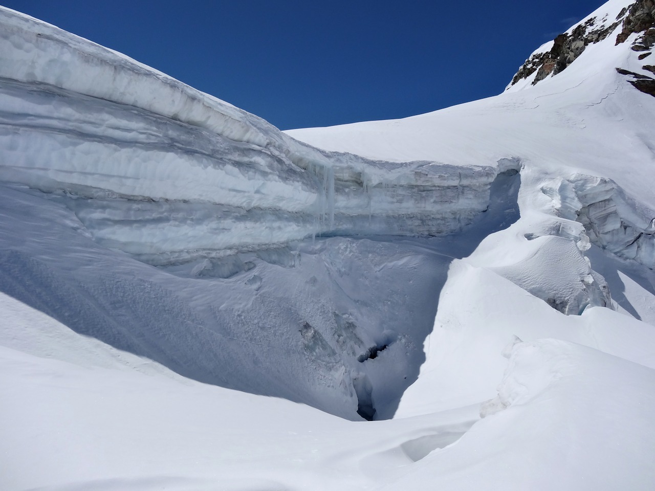 #29 Séracs : La rive droite du glacier est plus tourmentée que la gauche. Séracs : La rive droite du glacier est plus tourmentée que la gauche.