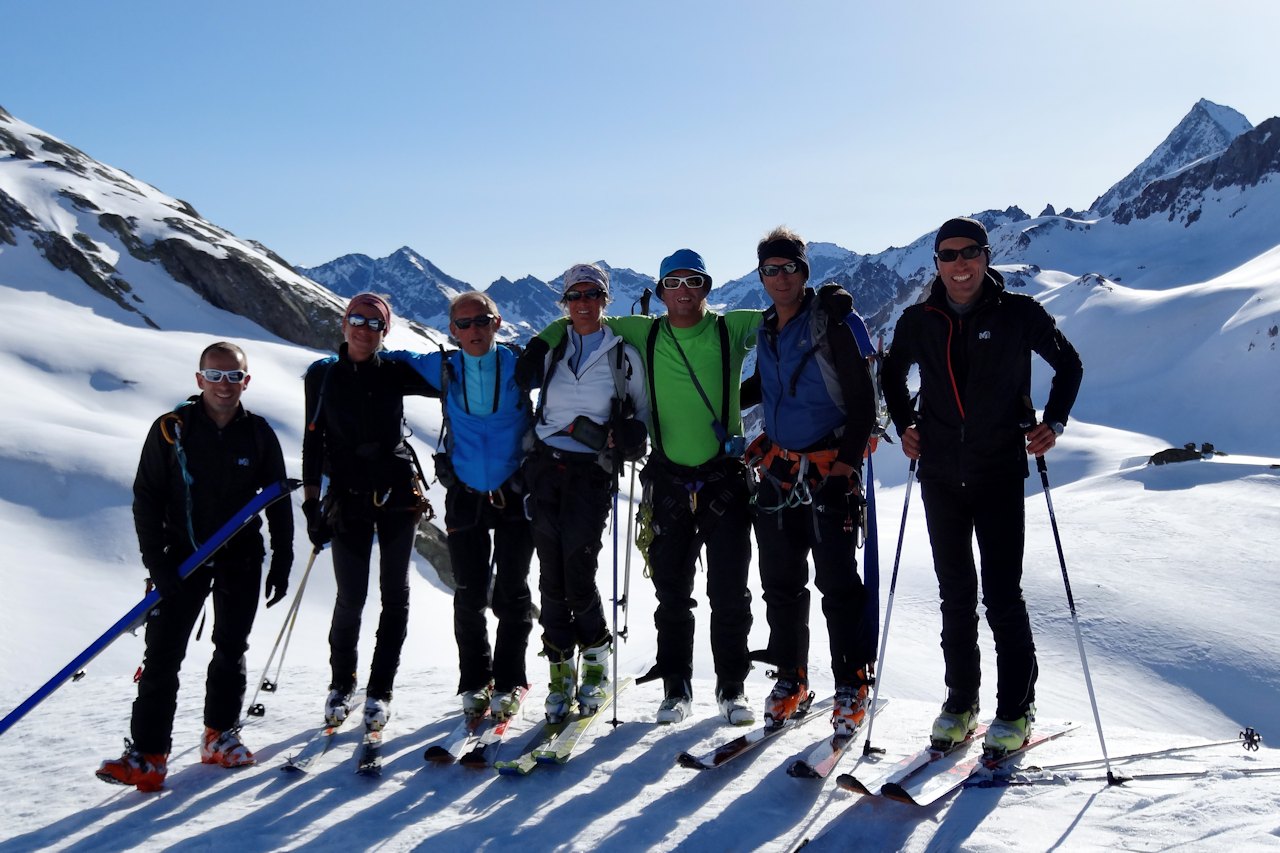 #6 Le groupe au complet : pause photo au premier col. Merci André Le groupe au complet : pause photo au premier col. Merci André