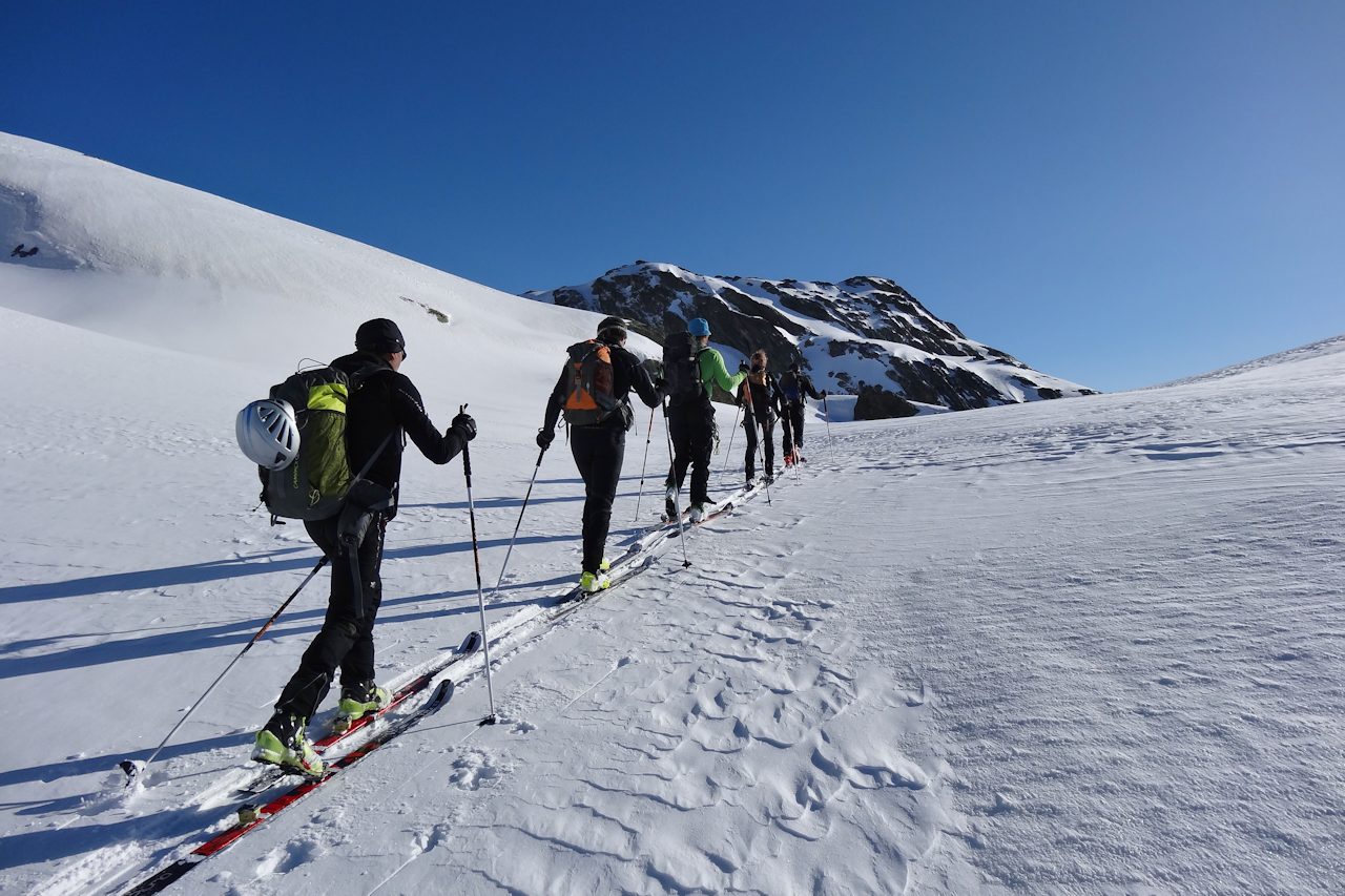 #5 Ver le col de la Louïe Blanche : André Dugit nous a rejoint. Ver le col de la Louïe Blanche : André Dugit nous a rejoint.