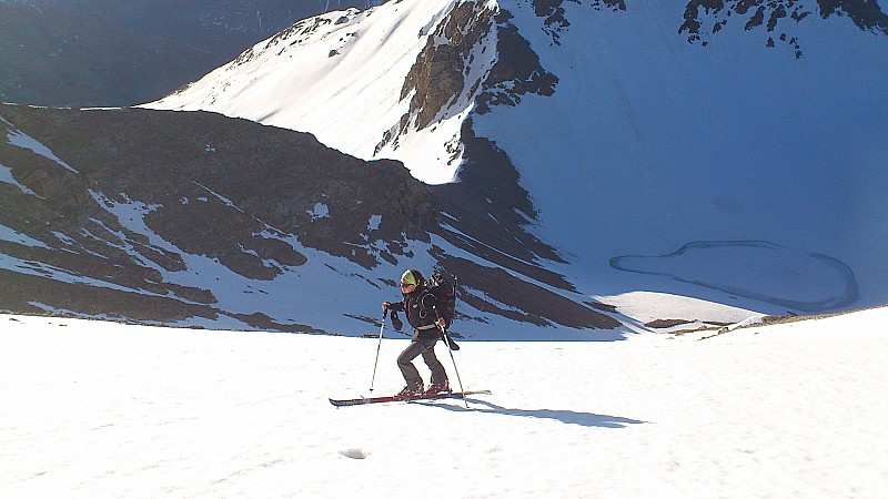 #1 Col de la petite Cayolle : Vue de la pente SE qui bascule sur le lac du Trou de l Col de la petite Cayolle : Vue de la pente SE qui bascule sur le lac du Trou de l'Aigle