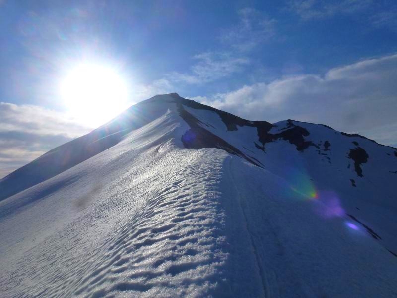 #7 Les 4 Tetes : L Les 4 Tetes : L'arete sommitale, depuis le col de Doran. Elle se passe super bien skis aux pieds