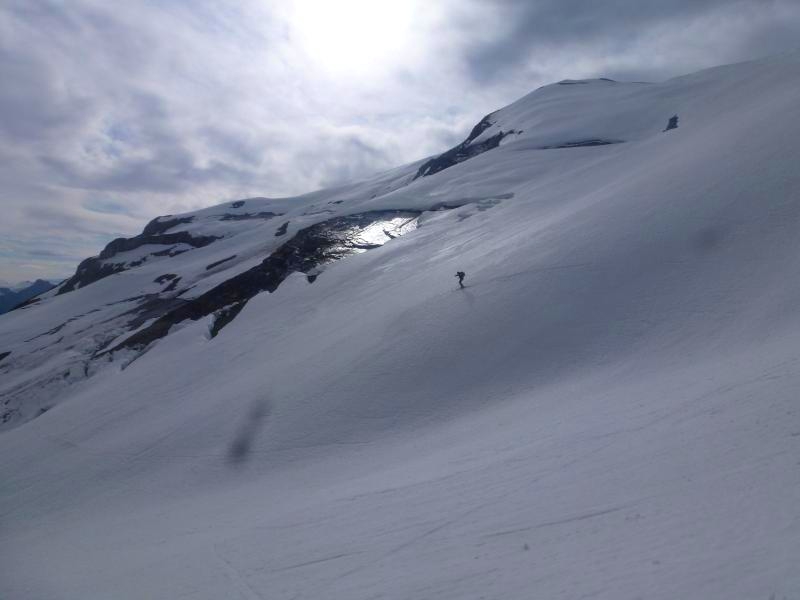#13 Les 4 Tetes : le manteau neigeux, glisse peu à peu sur les dalles Les 4 Tetes : le manteau neigeux, glisse peu à peu sur les dalles
