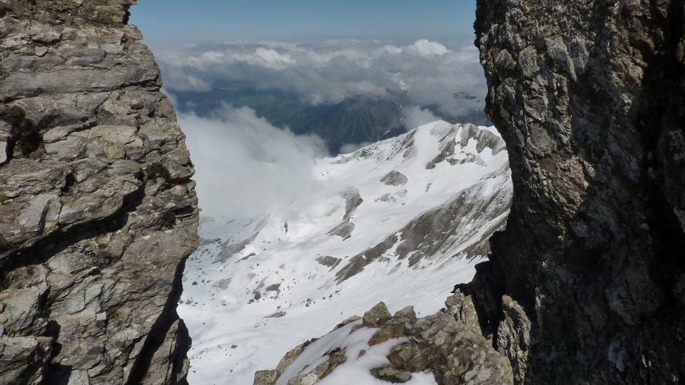 pointe de presset 23/5/12 : roselend sous les nuages