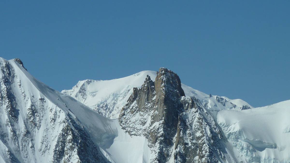 #17 Mont Blanc : au dessus de la Tour des Courtes Mont Blanc : au dessus de la Tour des Courtes