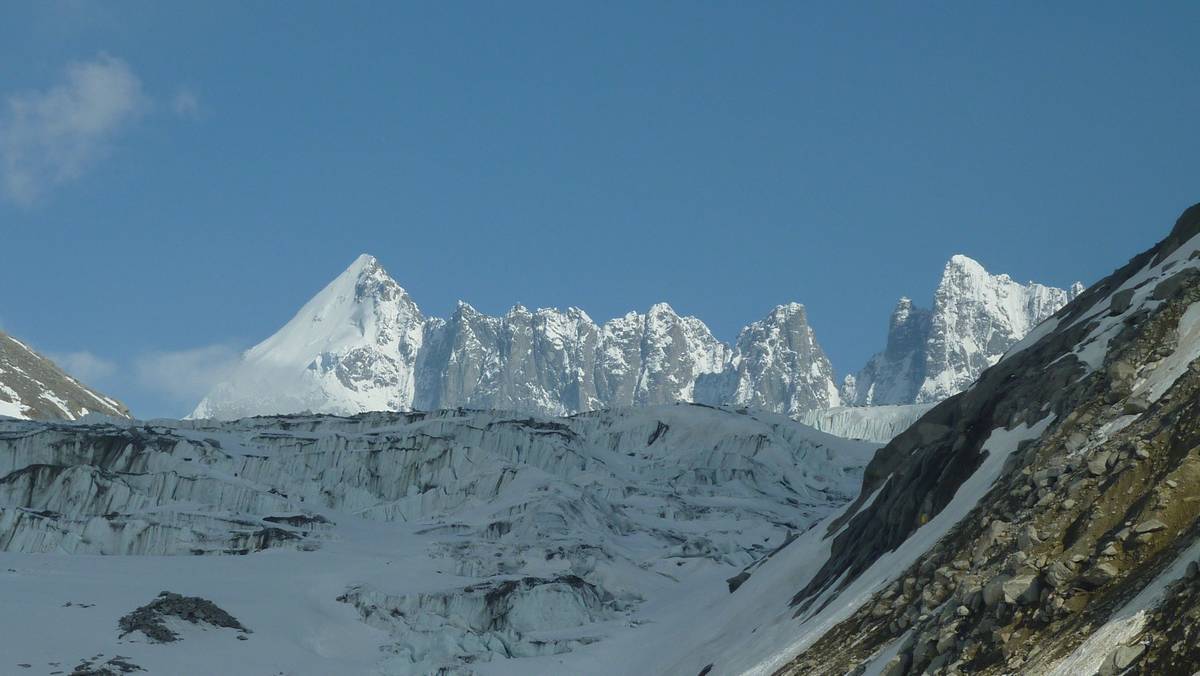 Mont Dolent : devant les seracs du Glacier d'Argentiere