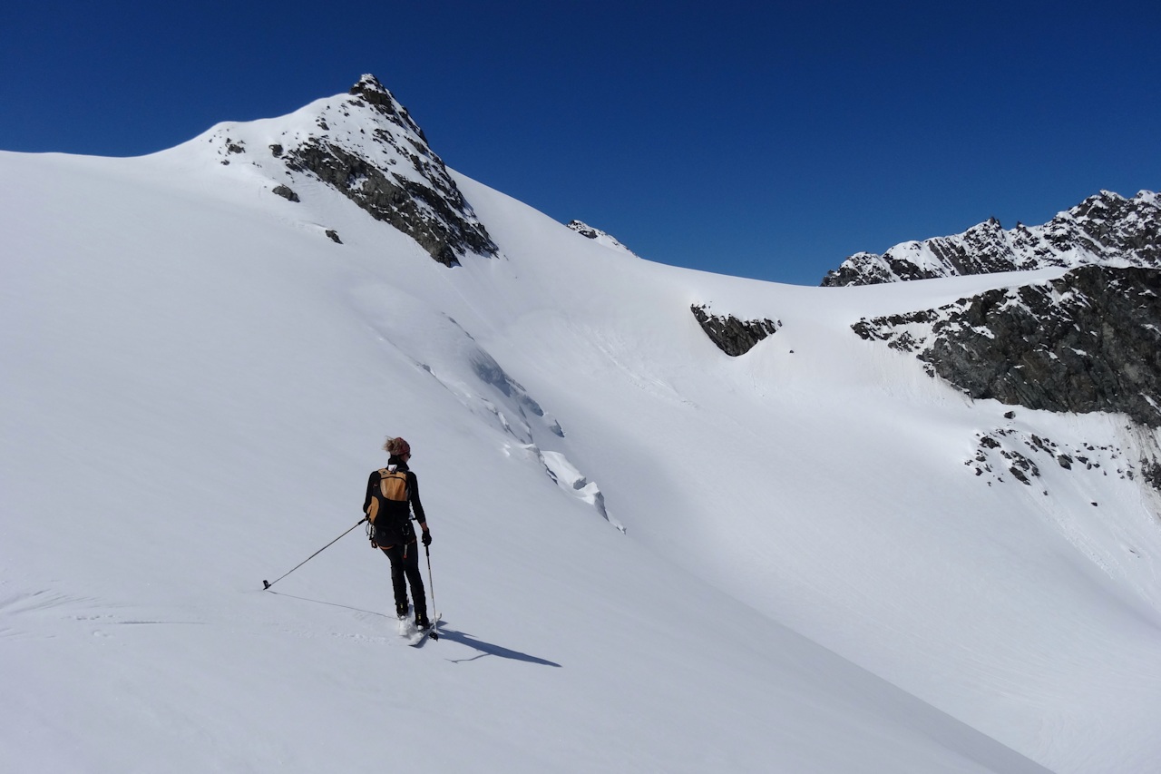 #16 La suite ... : Nous descendrons par la branche centrale du glacier. La suite ... : Nous descendrons par la branche centrale du glacier.
