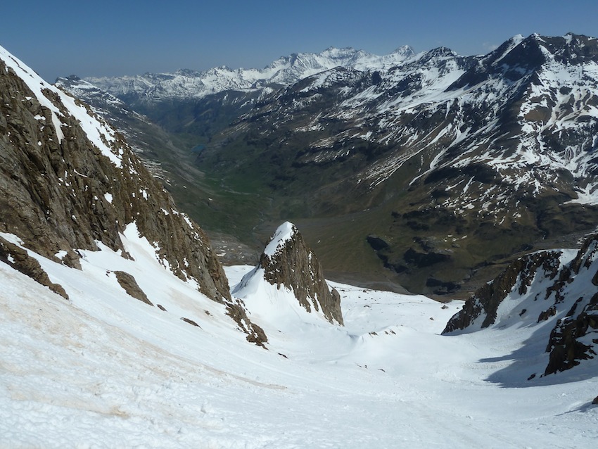 #11 Couloir de Tuquerouye : et sa borne Couloir de Tuquerouye : et sa borne