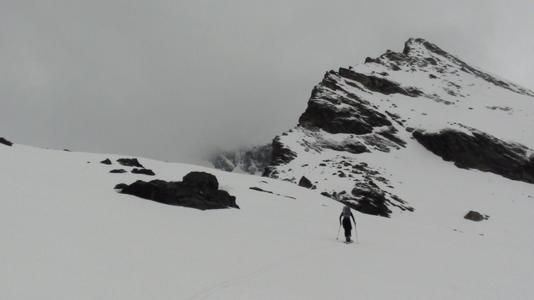 #1 arrivée à la croix : sur le glacier c arrivée à la croix : sur le glacier c'est pas grand beau...
