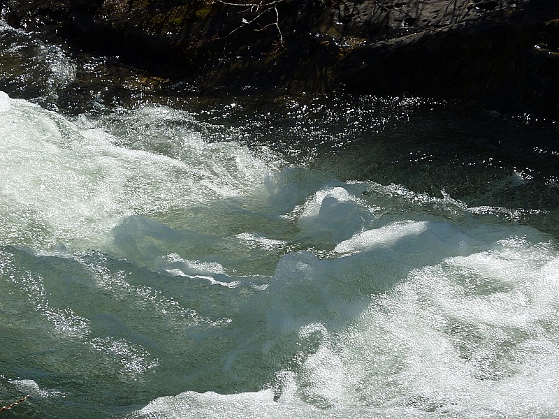 #18 Eau d Eau d'Olle : Ombre de la passerelle