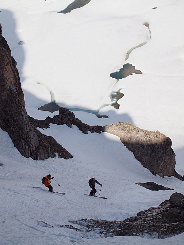 #8 couloir de descente : Le lac des Cerces, en dessous. couloir de descente : Le lac des Cerces, en dessous.